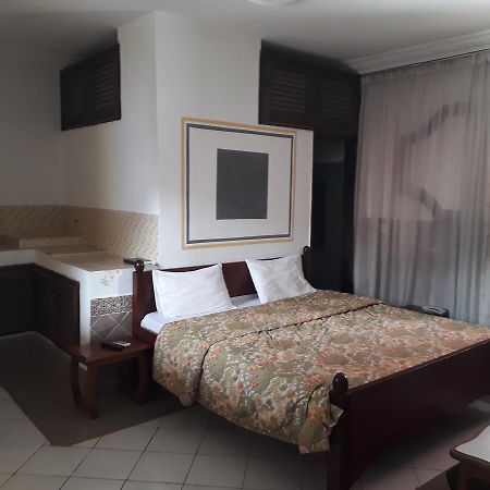 Hotel Residence Seven 7 อาบีจาน ภายนอก รูปภาพ