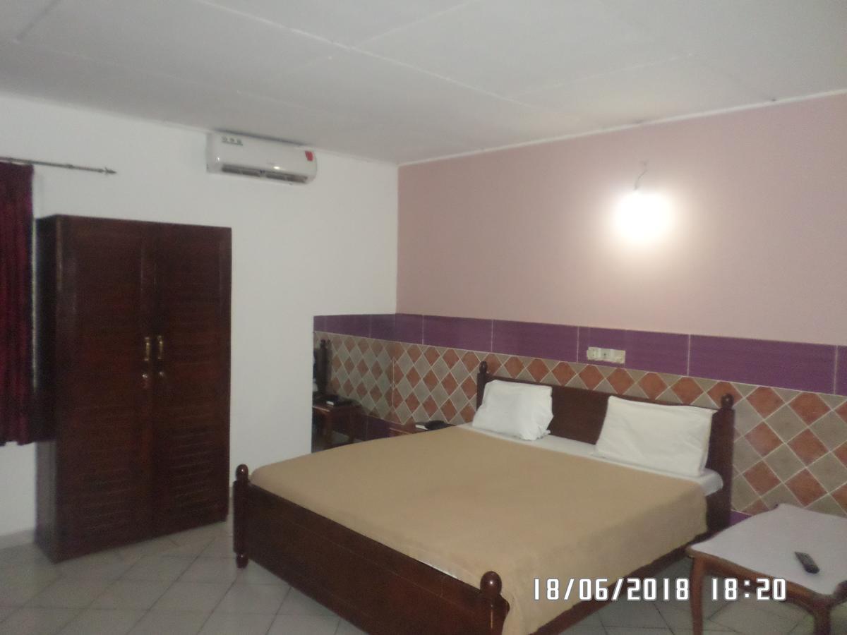 Hotel Residence Seven 7 อาบีจาน ภายนอก รูปภาพ